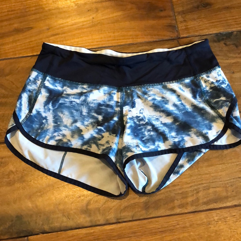 LULULEMON SIZE 4 RUNNING SHORTS